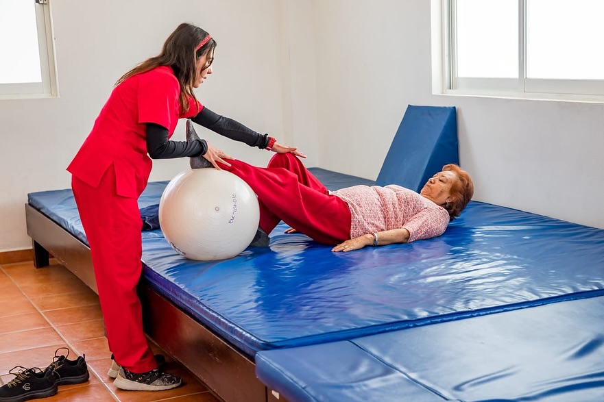 🫶🏻Seguimos trabajando por la inclusión social de las personas con discapacidad, a través del @difpuecapital que encabeza la Presidenta Honoraria @marielisemx.

✅En #100DíasImparables, se brindaron 11 mil 801 terapias de rehabilitación integral.

✅Se han realizado más de 15 mil servicios a 753 personas con discapacidad.

✅Se impartieron 346 capacitaciones en talleres de diseño universal y lenguaje de señas, y se capacitaron a 21 empleados, en 12 empresas.